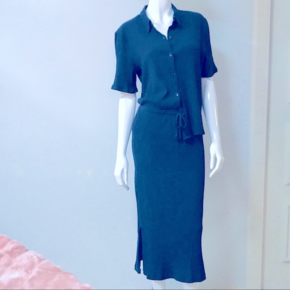 🏝Vacay Ready 2pc Skirt Set; Top & MIDI Skirt🏝 - Picture 3 of 16